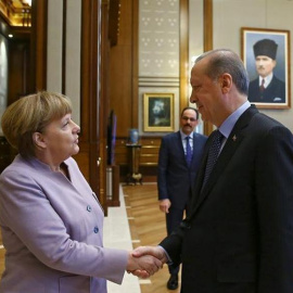 2/02/2017.-  Recep Tayyip Erdogan a la canciller alemana, Angela Merkel. EFE