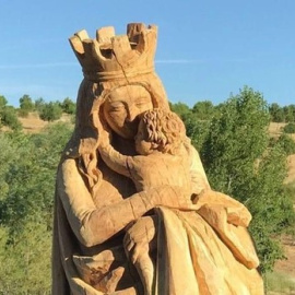La figura tallada en el árbol de la Virgen del Abrazo, en el Parque Forestal de Valdebebas - CHANGE.ORG