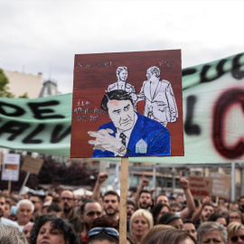 Una pancarta en la que salen el consejero de Medio Ambiente, Juan Carlos Suárez-Quiñones, y el presidente de la Junta de Castilla y León, Alfonso Fernández Mañueco.