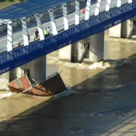 La crecida del Ebro mantiene en alerta a Zaragoza