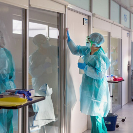 Personal sanitario en el Hospital San Pedro de Logroño el pasado 1 de marzo de 2021.