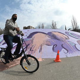 Vista del mural feminista de Alcalá de Henares, Madrid que ha amanecido este domingo con pintadas tras ser inaugurado ayer por la vicepresidenta del Gobierno, Carmen Calvo.