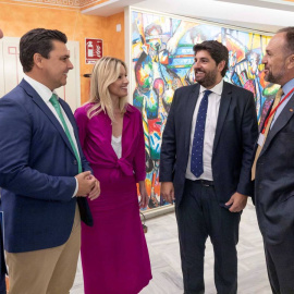 El presidente de la región de Murcia, Fernando López Miras, junto a miembros de Ciudadanos.