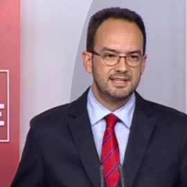 El PSOE pide explicaciones ante la "monumental trama de corrupción" 