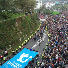 Miles de personas piden una nueva política penitenciaria tras el final de ETA