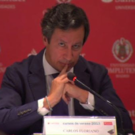 Una becaria alemana pone en jaque a Floriano en los cursos de verano del Escorial