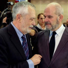 Los expresidentes socialistas andaluces José Antonio Griñán y Manuel Chaves en una imagen de archivo.