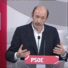 Rubalcaba: "El Gobierno está sentado sobre tres volcanes en erupción: el paro, Bárcenas y Cataluña"