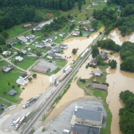 Vista desde un helicóptero de una zona completamente inundada en el estado de Kentucky (EEUU).