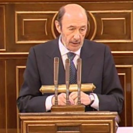 Rubalcaba anuncia una moción de censura si Rajoy no comparece en el Congreso