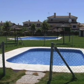 Un menor de 13 años ha muerto ahogado en una piscina municipal de Ribaforada, en Navarra