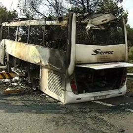 Autobús calcinado el Lérida