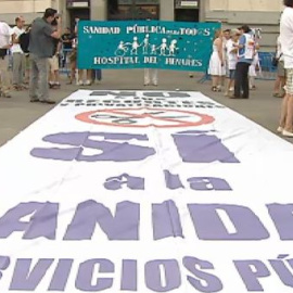 Centenares de personas se manifiestan por la sanidad pública
