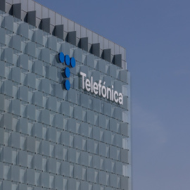 Fachada de la sede de Telefónica, situada en la Ronda de la Comunicación, en el denominado Distrito Telefónica, en el barrio de Las Tablas, Madrid. E.P./Ricardo Rubio