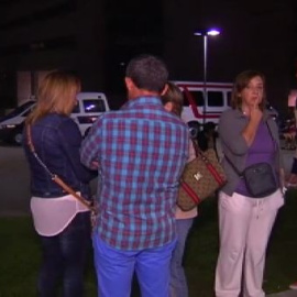 El edificio Cersía se llena de familiares angustiados a la espera de noticias