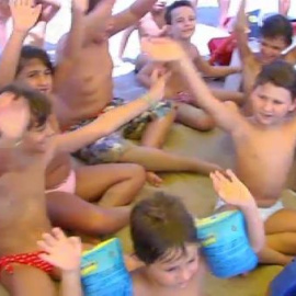 Socorristas de la playa de Alicante ofrecen consejos para un verano seguro