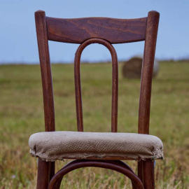 Detalle del cartel del festival de teatro TIFA, en Borredà (Barcelona).