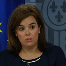 Sáenz de Santamaría: "Nuestro trabajo no es estar pendientes de las encuestas"