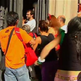 La PAH toma una sede del banco Santander en Barcelona