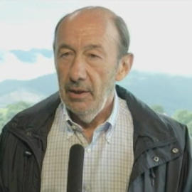 Rubalcaba dice que el consejo de la UE de bajar los salarios en España "es veneno"
