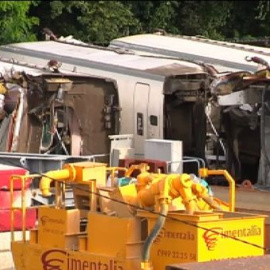 Rastreo con perros en la última revisión de los vagones del tren de Santiago
