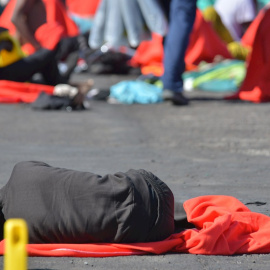 Imagen de archivo de un rescate de personas migrantes en el mar. - EFE