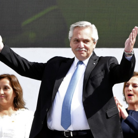 El presidente de Argentina, Alberto Fernández, hace un gesto antes de la ceremonia de toma de posesión del presidente electo de Colombia, Gustavo Petro, en la plaza Bolívar de Bogotá, el 7 de agosto de 2022.