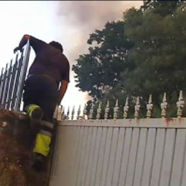 Los vecinos consiguen salvar de las llamas dos casas de Sabadelle