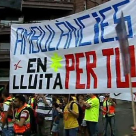 Protesta de los trabajadores de las ambulancias frente a la Sangrada Familia