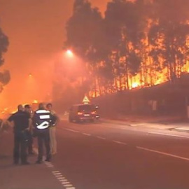 Centenares de personas desalojadas por un incendio declarado en Ribeira