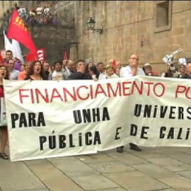 Trabajadores y alumnos de las tres universidades gallegas protestan contra los recortes en educación