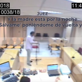 Fotograma del vídeo en el que el juez se burla con la fiscala y letrada de la víctima de violencia machista - La Cadena SER