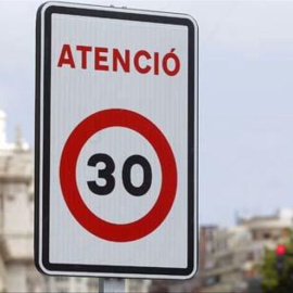 Foto de archivo de una señal de tráfico en la Comunitat Valenciana.