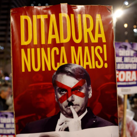 Una pancarta que dice "Dictadura nunca más", durante unas protestas de la semana pasada en las calles de Sao Paulo (Brasil).