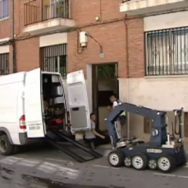 Heridos un padre y un hijo al explotar en su garaje un artefacto de la Guerra Civil