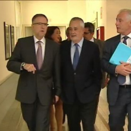 Griñán sobre la propuesta de Cospedal: "Todo lo que sea diálogo me parece muy bien"