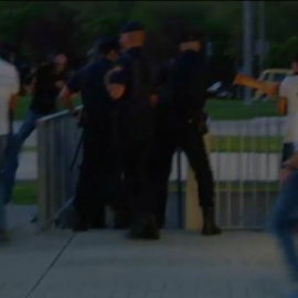 Detenido un hombre por desnudarse ante el hospital donde operan al rey
