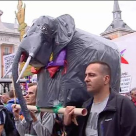 Miles de personas piden en Madrid la abolición de la monarquía