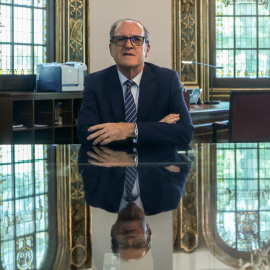 El defensor del Pueblo de España, Ángel Gabilondo, posa después de una entrevista para Europa Press