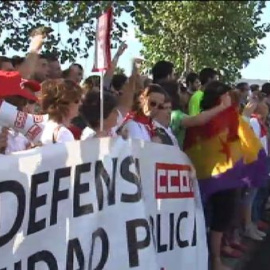 Abucheos y pitidos para recibir a la Princesa y a Wert en Santander