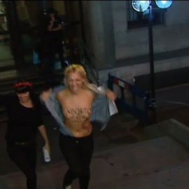 Las tres activistas de Femen que irrumpieron en el Congreso, en libertad