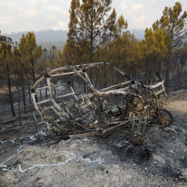 Un bombero ha resultado herido esta madrugada durante las labores de extinción del incendio de Bejís (Castellón), que continúa activo y tiene dos ubicaciones más virulentas, en la zona del Ragudo y en la de Sacañet y Canales.Según informa el Centro