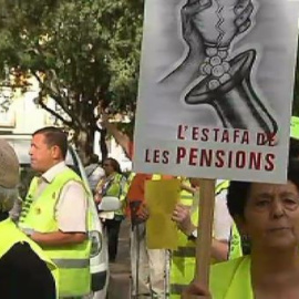 Los yayoflautas celebran el segundo aniversario de sus reivindicaciones con una protesta