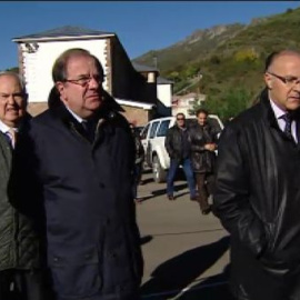 El presidente de la Junta recibe insultos y pitos en el funeral de los mineros leoneses