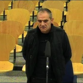 "Kantauri" afirma que es militante de ETA y que no participa en su juicio negandose a responder al fiscal