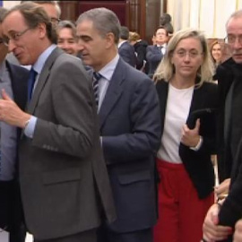 Los diputados abandonan el Congreso a la carrera para salir de puente