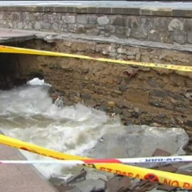 El oleaje provoca un socavón en el paseo marítimo de San Sebastián