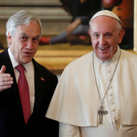 El presidente de Chile, Sebastián Piñera, con el papa Francisco en el Vaticano. REUTERS/Alessandro Bianchi