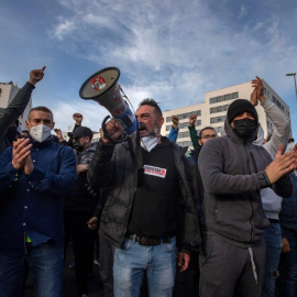 Trabajadores del sector del metal durante el cuarto día consecutivo de manifestación, este viernes en Cádiz. - EFE