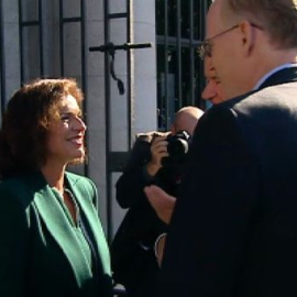 Botella presionada para que mueva ficha en la huelga de basuras